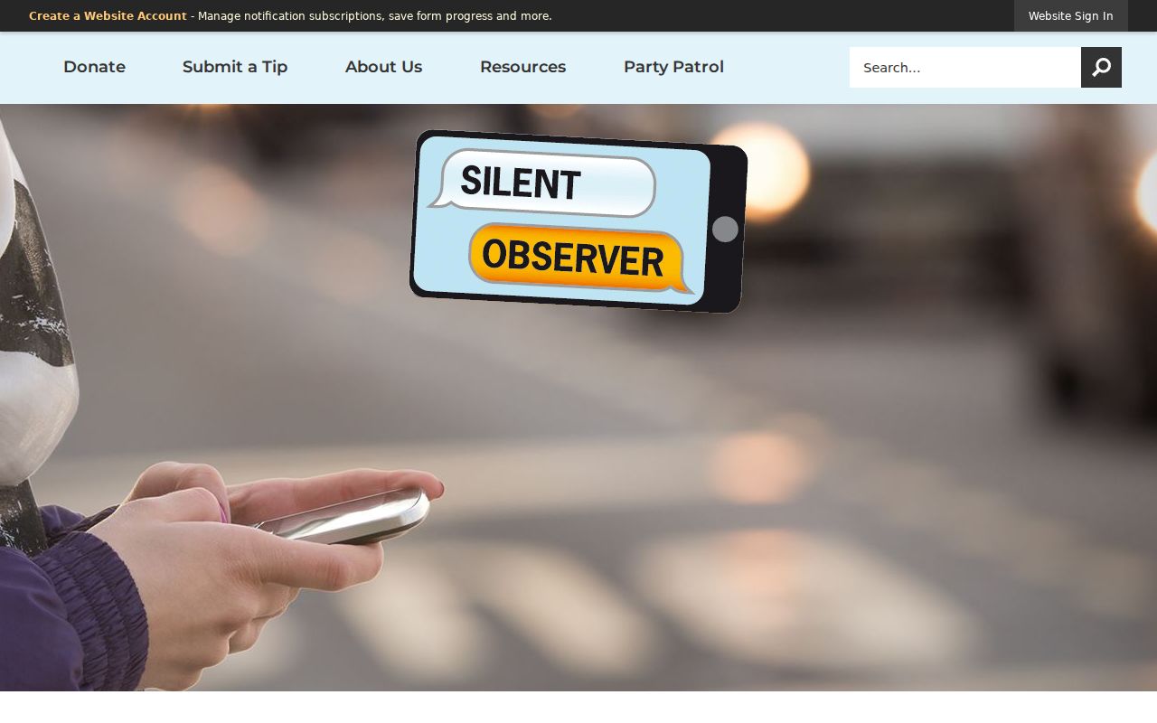 Muskegon County warrant records page showing an anonymous tip program banner used for reporting crime information